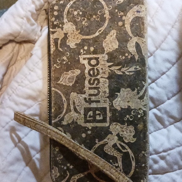 🌈EUC🌈Fused Hawaii Cork Wallet with wrist strap. - Picture 2 of 4